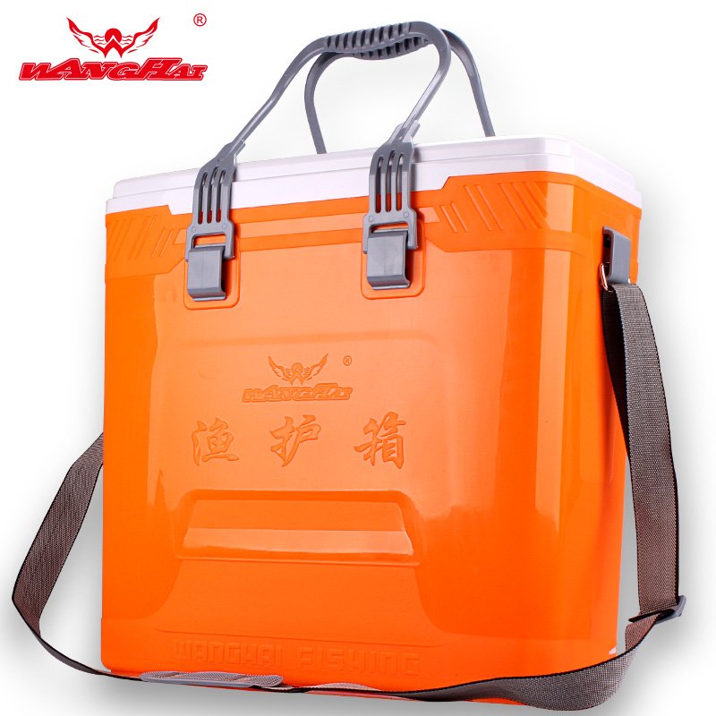 Sea-watching fish tank boxes with thick buckets of water and fish bags of fish